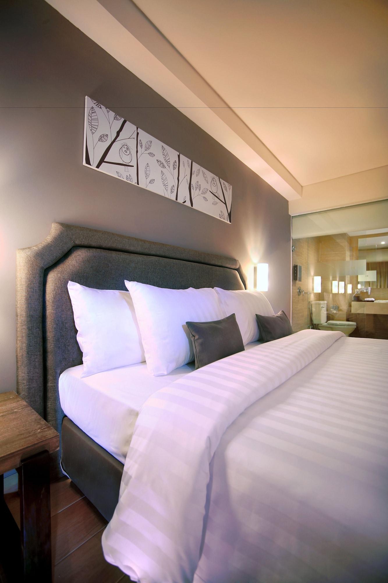 Harper Kuta Hotel By Aston Legian  Exterior photo