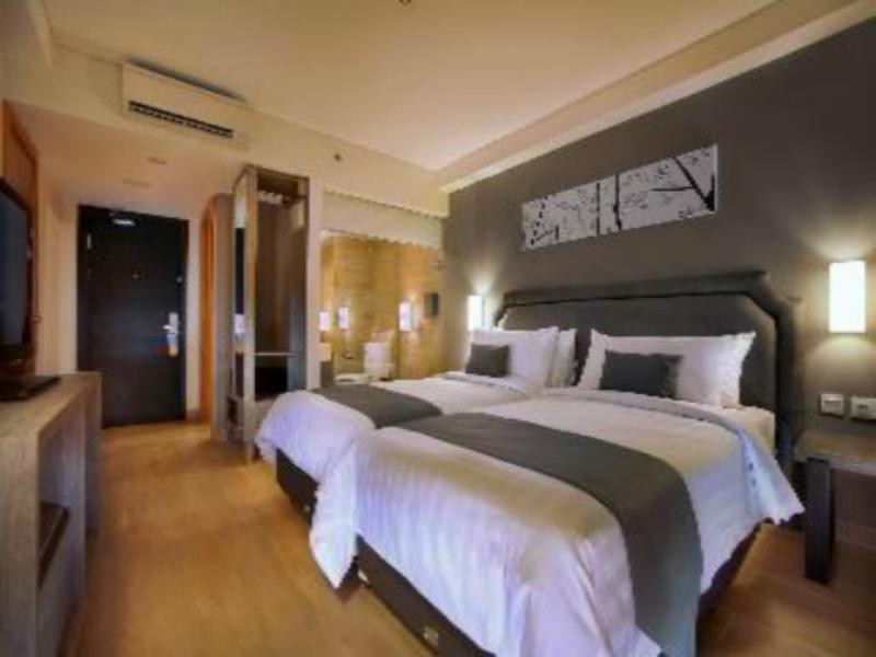 Harper Kuta Hotel By Aston Legian  Exterior photo